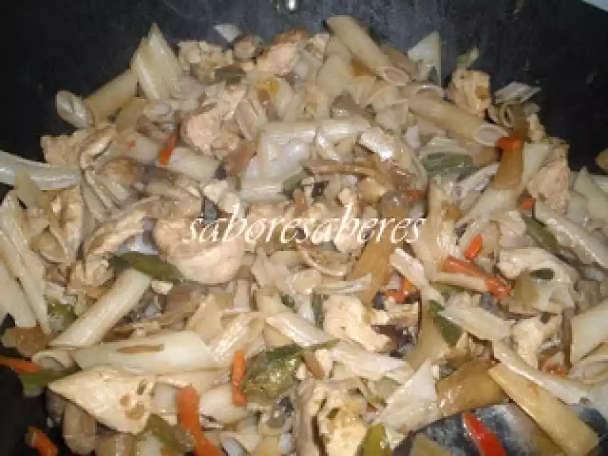Macarrao de Arroz, Cogumelos frescos e Vegetais com Peru - Wok - foto 8