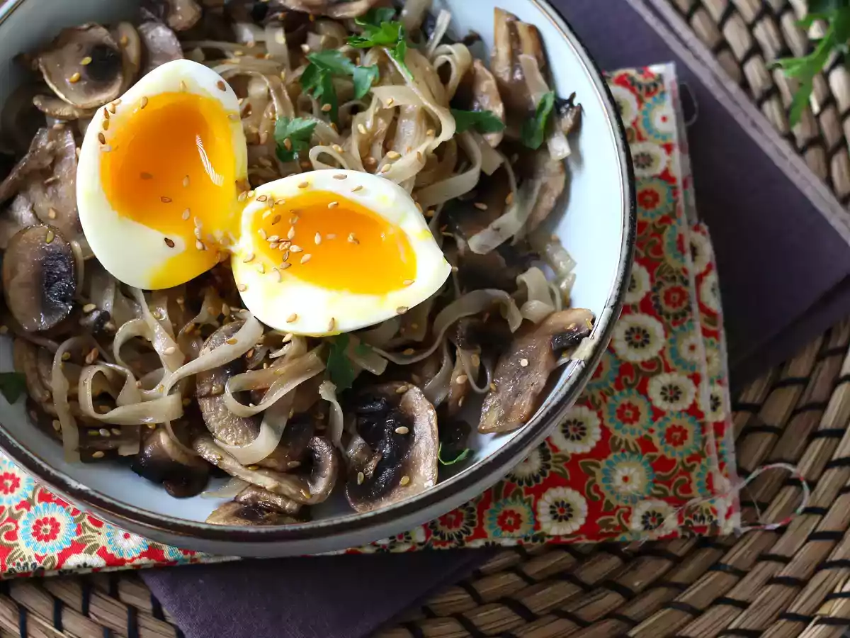 Macarrão de arroz com cogumelo e ovo - foto 2