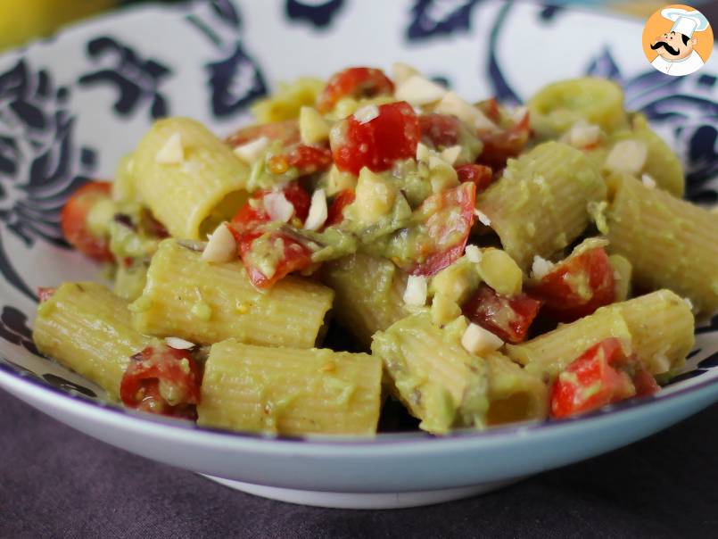 Macarrão frio com creme de abacate, amêndoas e tomate cereja - foto 4