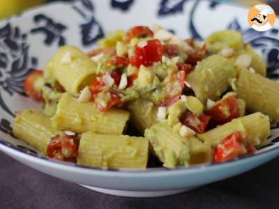 Macarrão frio com creme de abacate, amêndoas e tomate cereja - foto 4