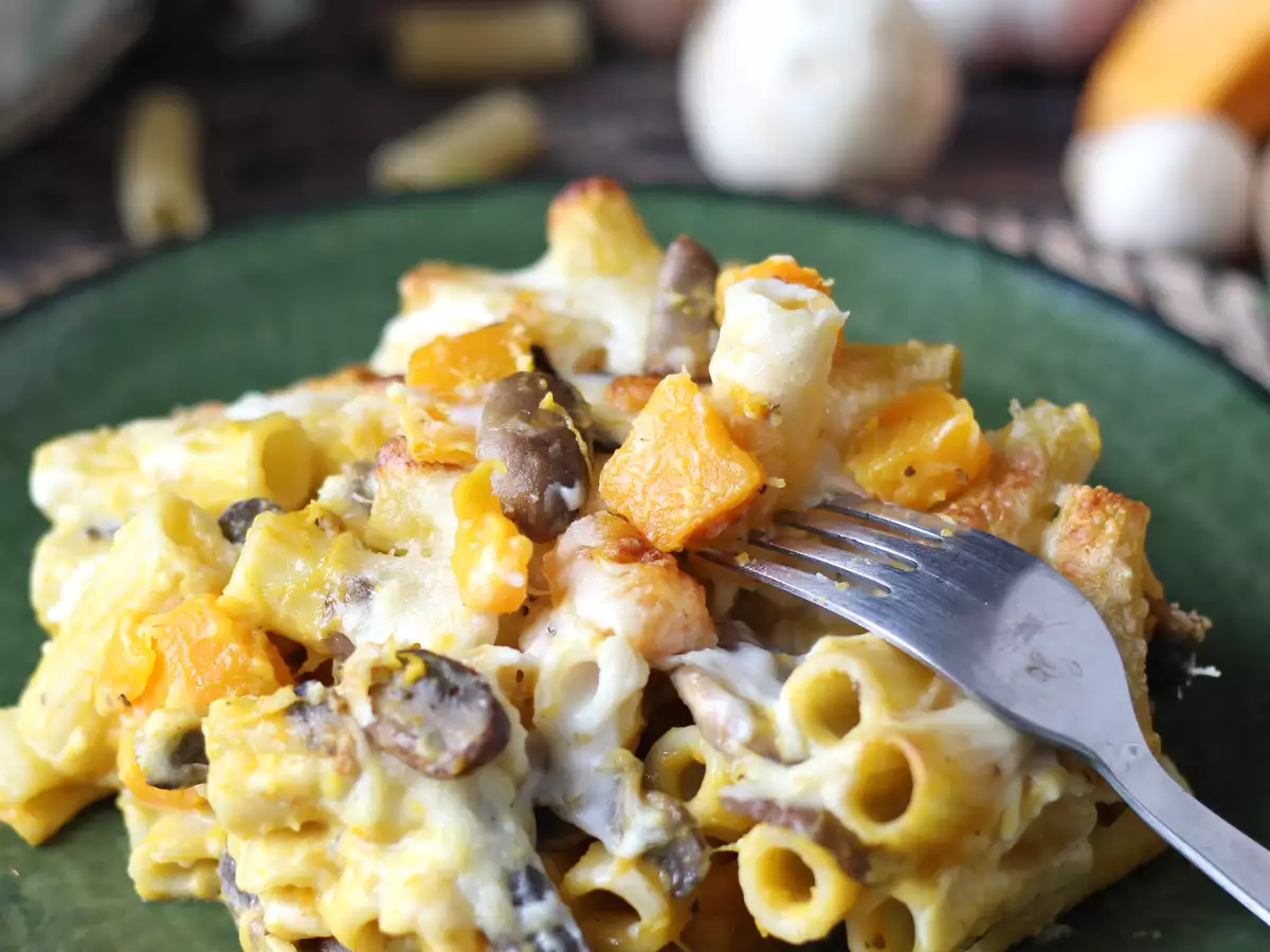 Macarrão gratinado com abóbora, cogumelos e molho bechamel - foto 2