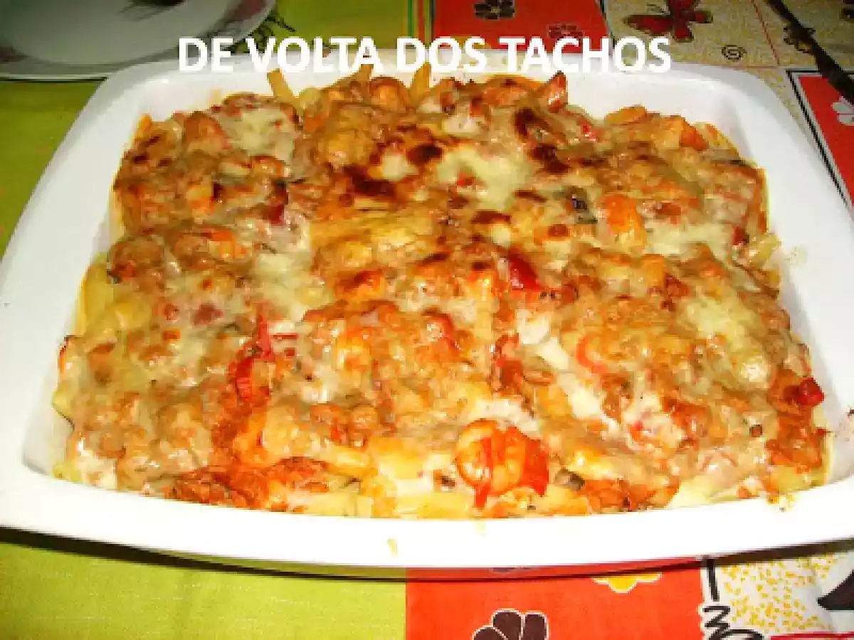 MACARRÃO GRATINADO COM ATUM, MIOLO DE CAMARÃO E DELÍCIAS DO MAR