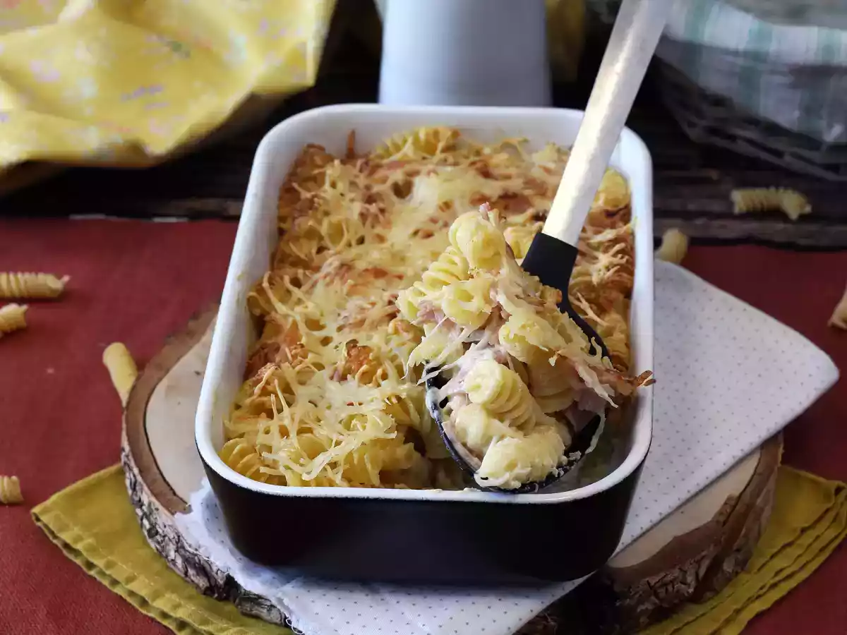 Macarrão gratinado na Airfryer com molho cremoso fácil e rápido