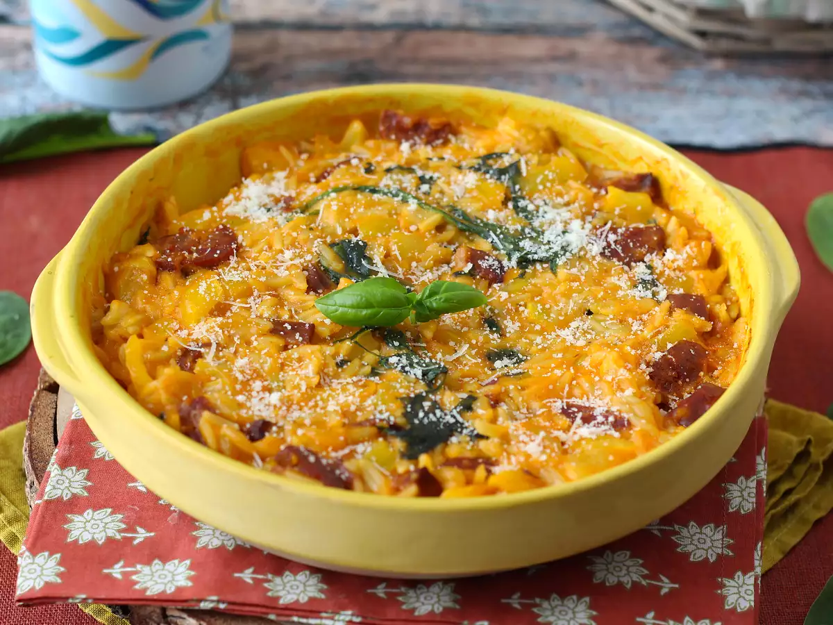 Macarrão orzo com pimento, chouriço e espinafre, tudo em uma única travessa - foto 3