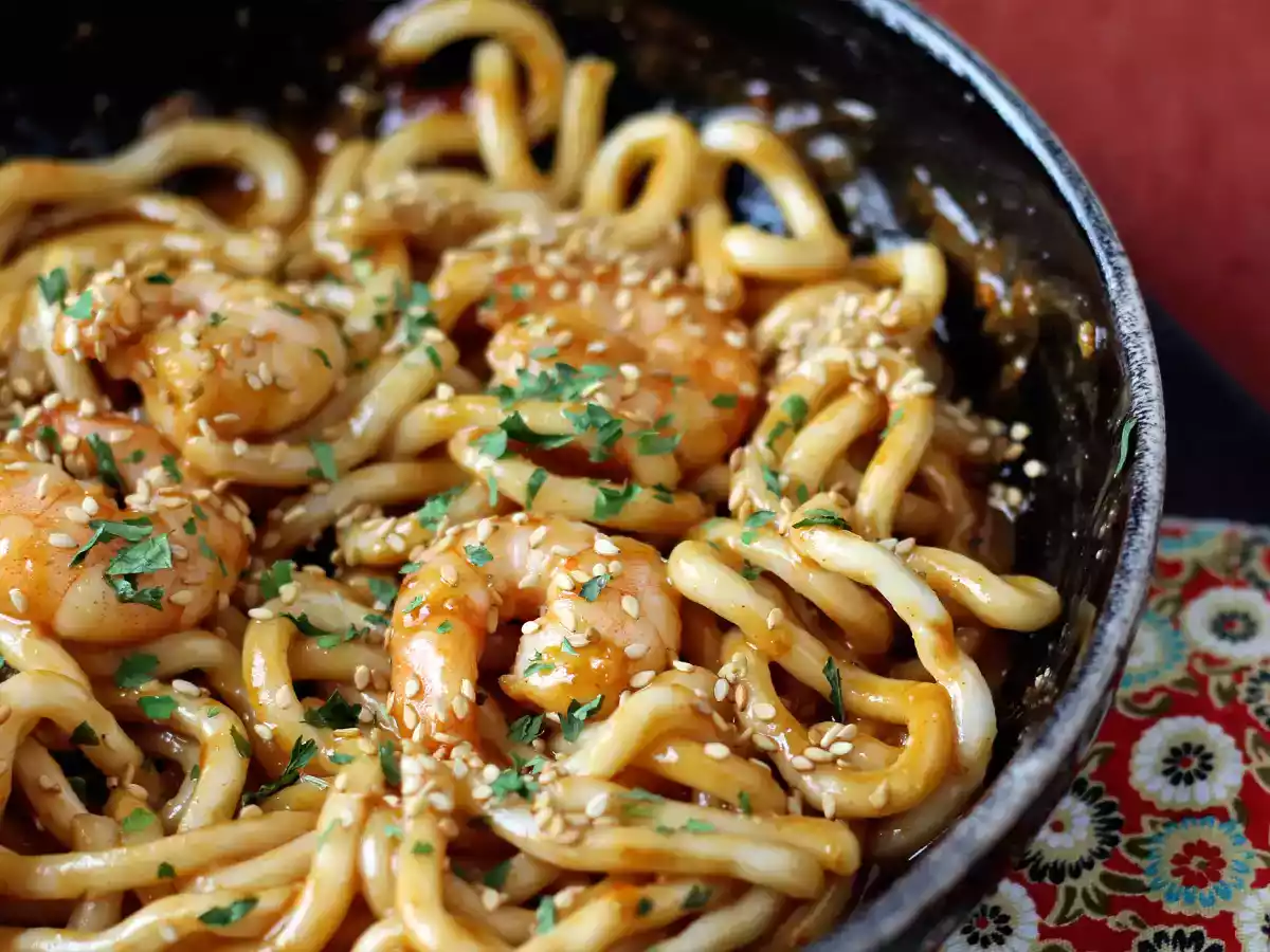Macarrão udon com camarão ao molho de amendoim picante - foto 3