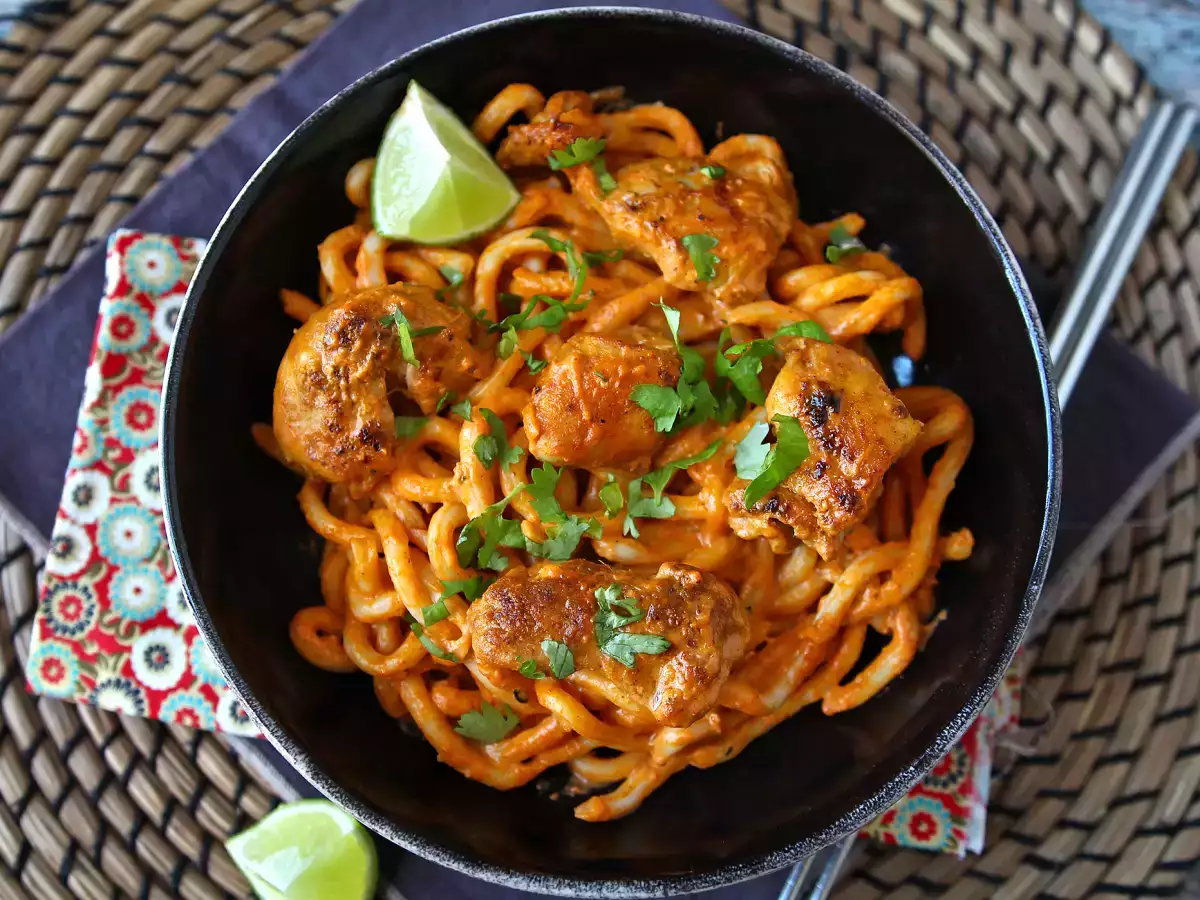 Macarrão udon com frango e molho de caril (curry) tailandês cremoso - foto 6