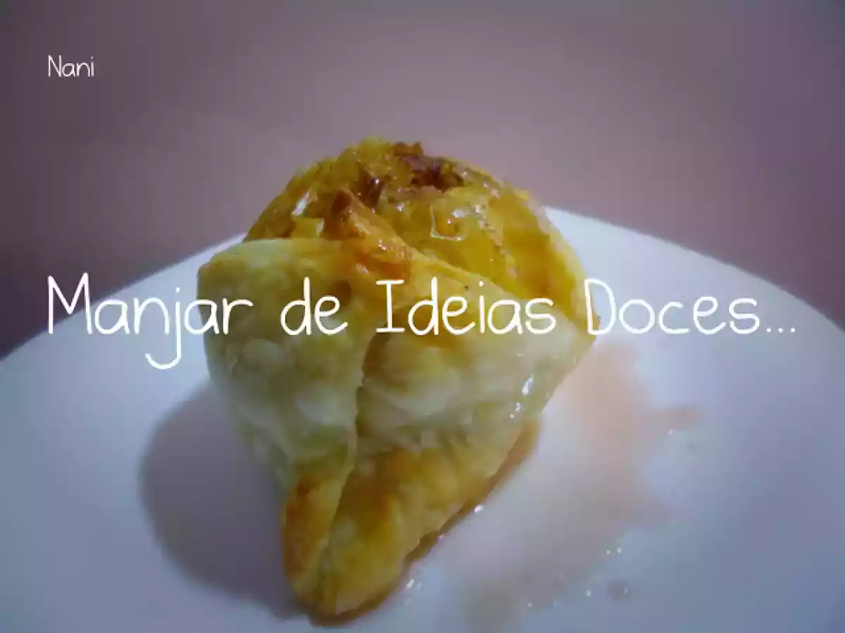 Maçãs com Massa Folhada e Calda de Vinho do Porto