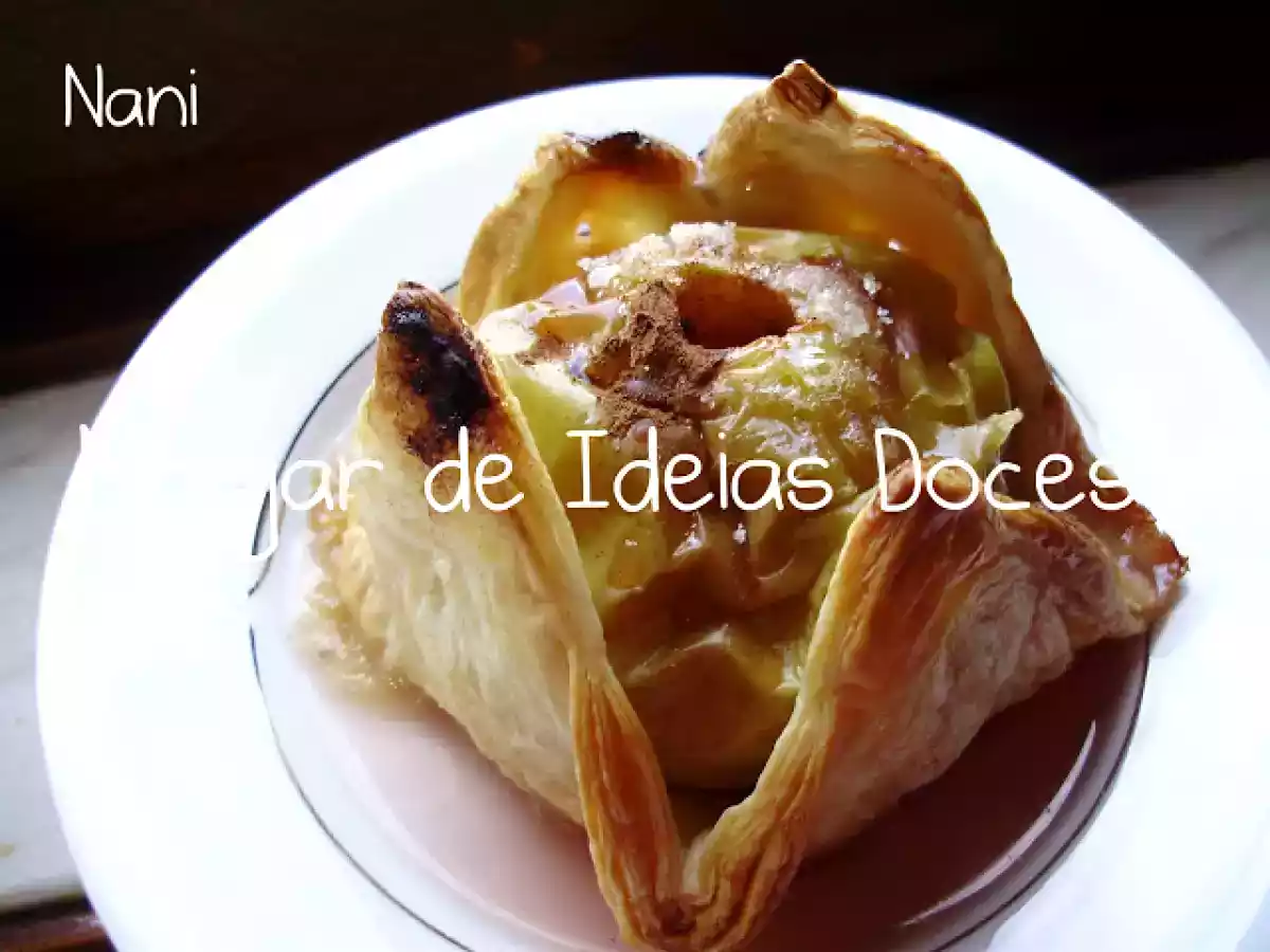 Maçãs com Massa Folhada e Calda de Vinho do Porto
