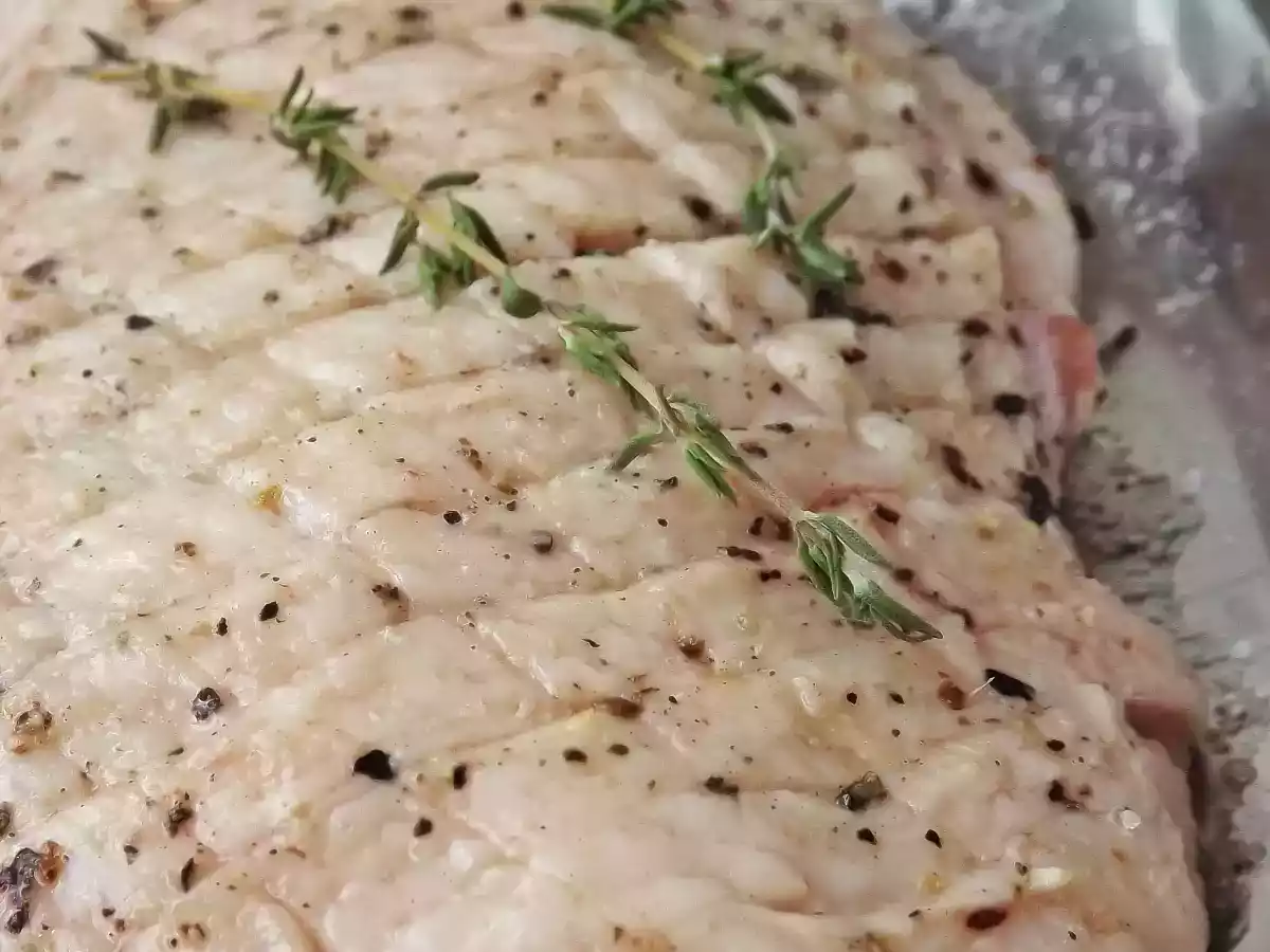 Magret de pato com geleia de pimenta acompanhado de pure de parmesão.