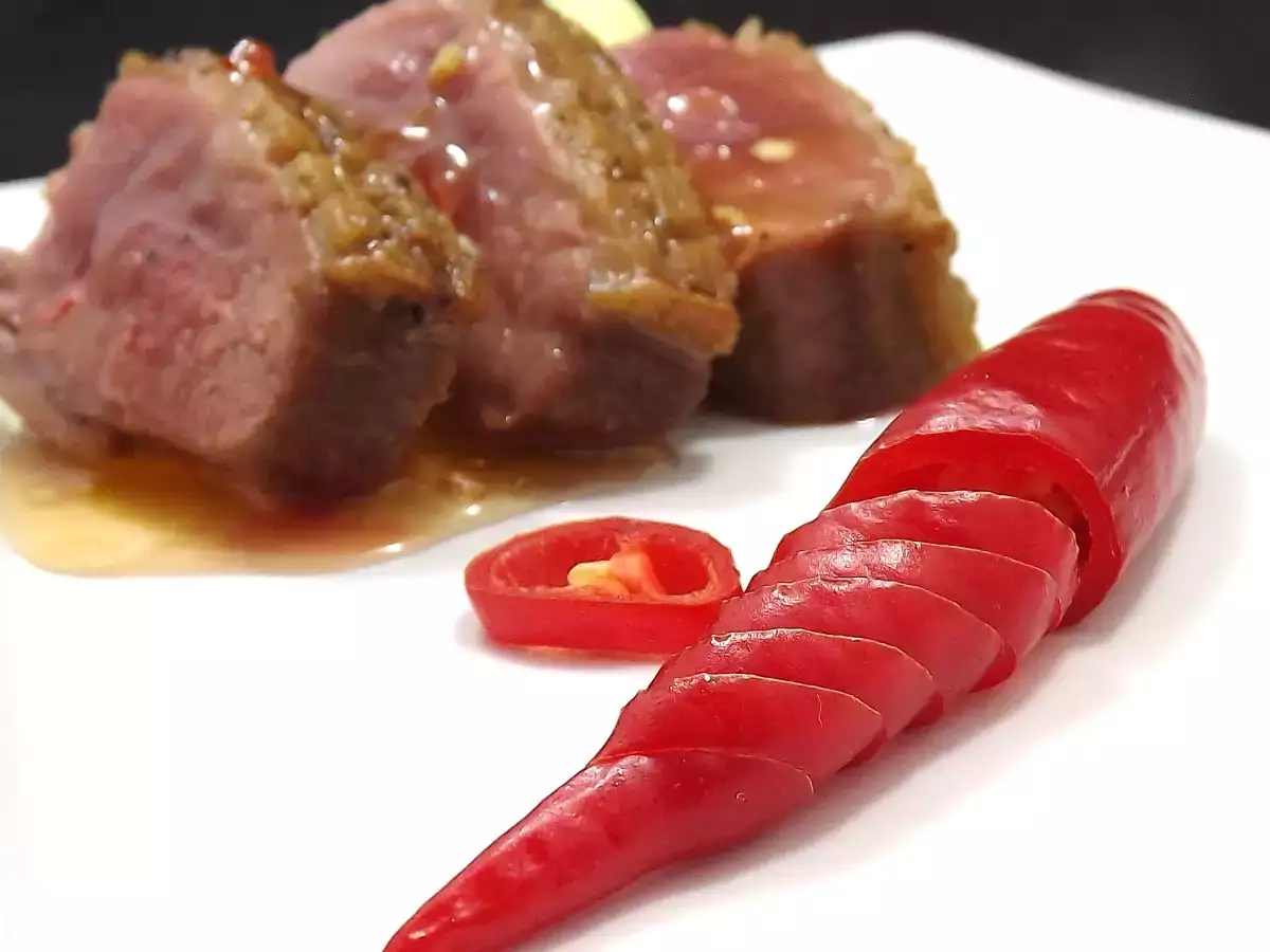 Magret de pato com geleia de pimenta acompanhado de pure de parmesão. - foto 2