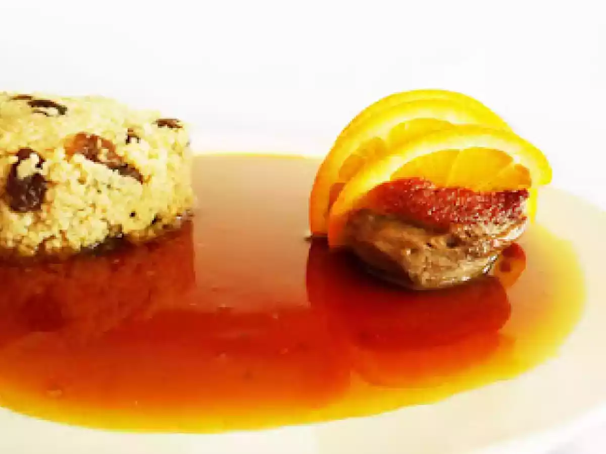 Magret de pato com laranja e couscous de passas