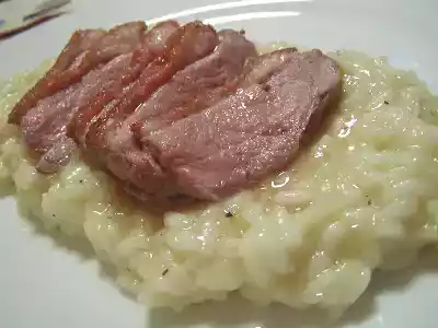 Magret de pato com risoto de laranja