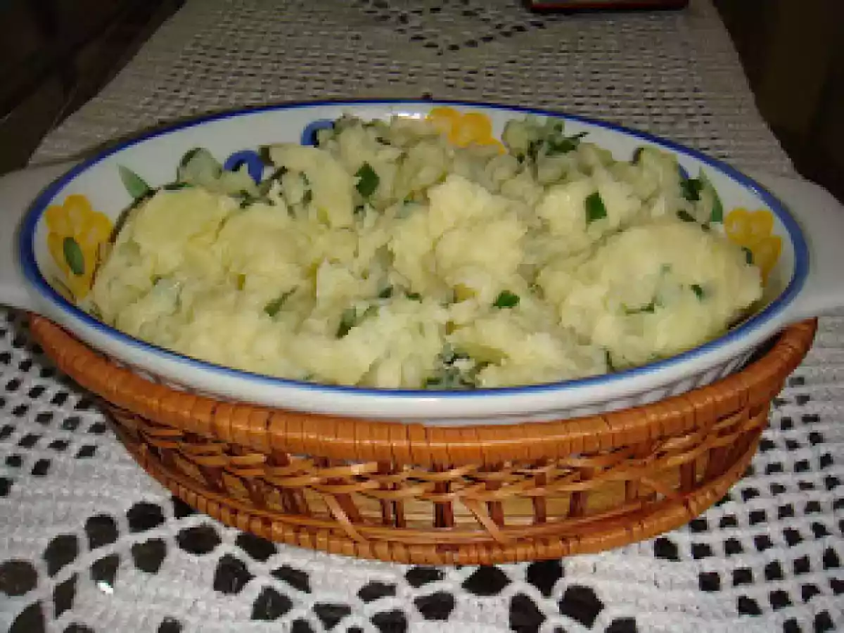 Maionese de batatas e molho para churrasco