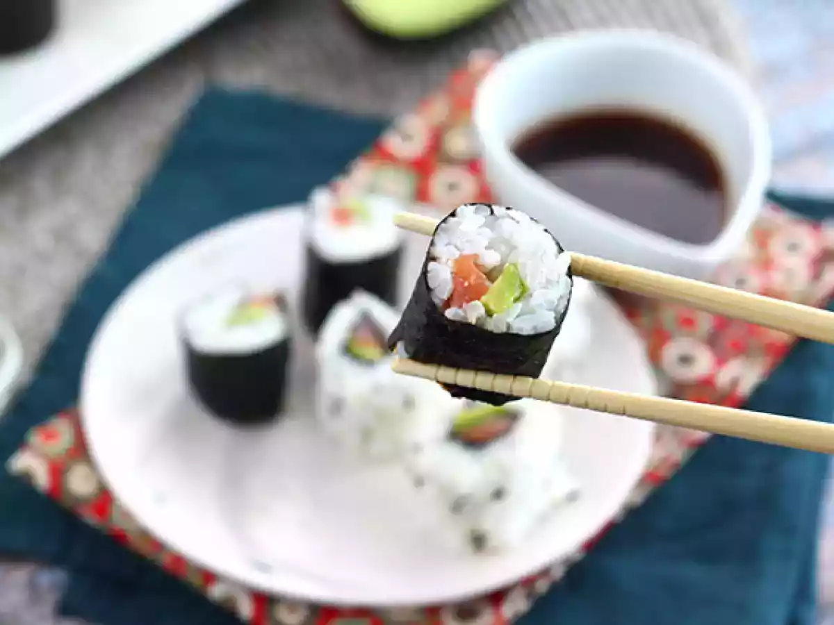 Makis de salmão defumado e abacate (clássico e Califórnia) - foto 2