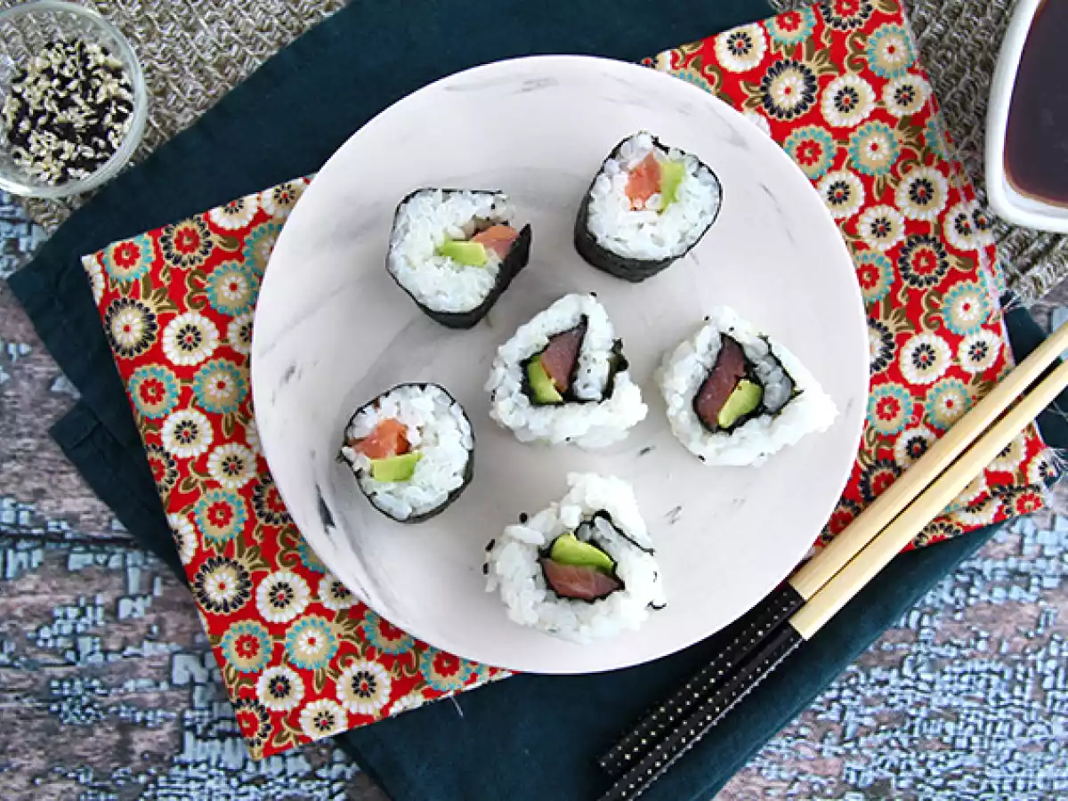Makis de salmão defumado e abacate (clássico e Califórnia) - foto 3