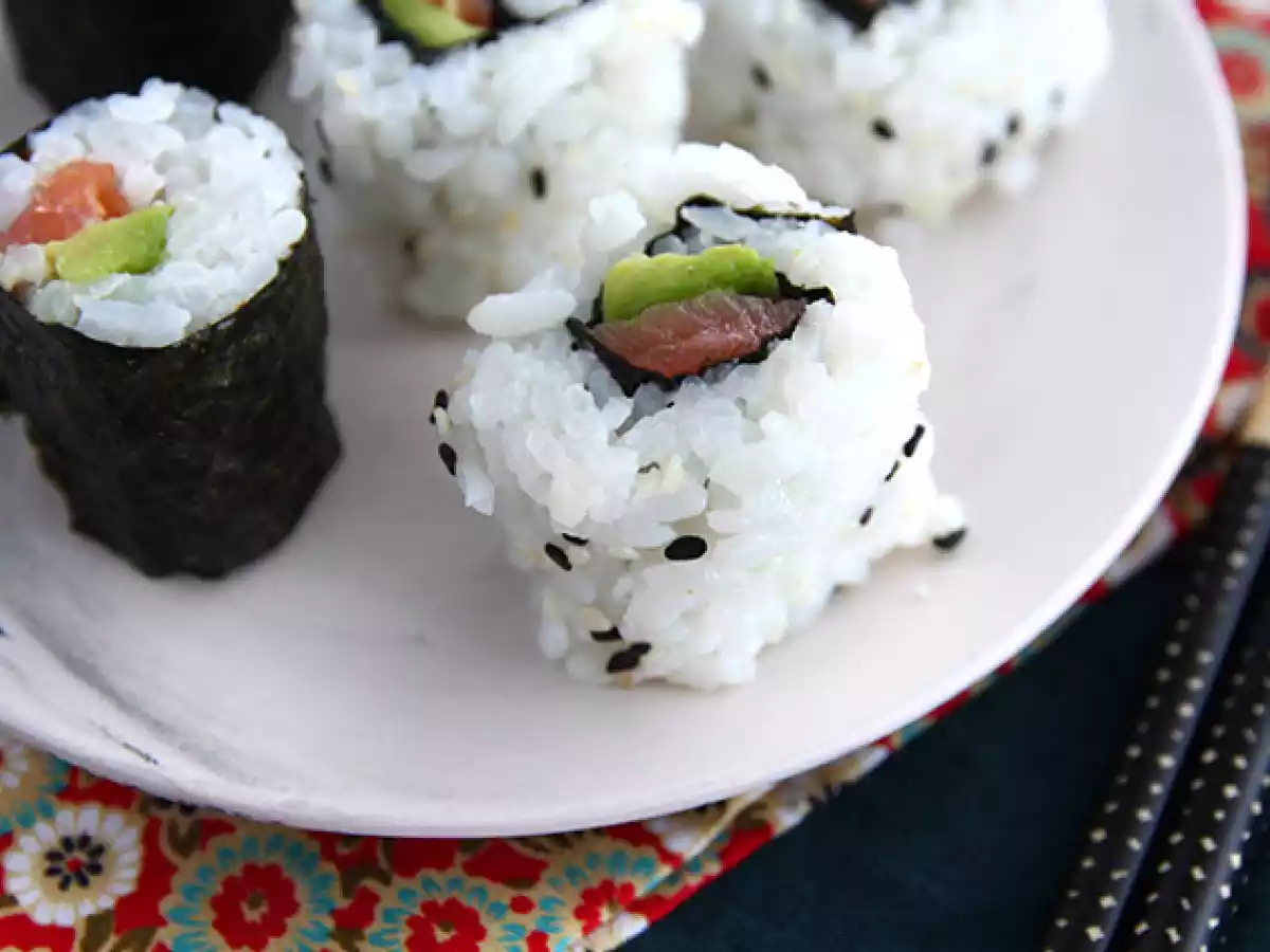 Makis de salmão defumado e abacate (clássico e Califórnia) - foto 5