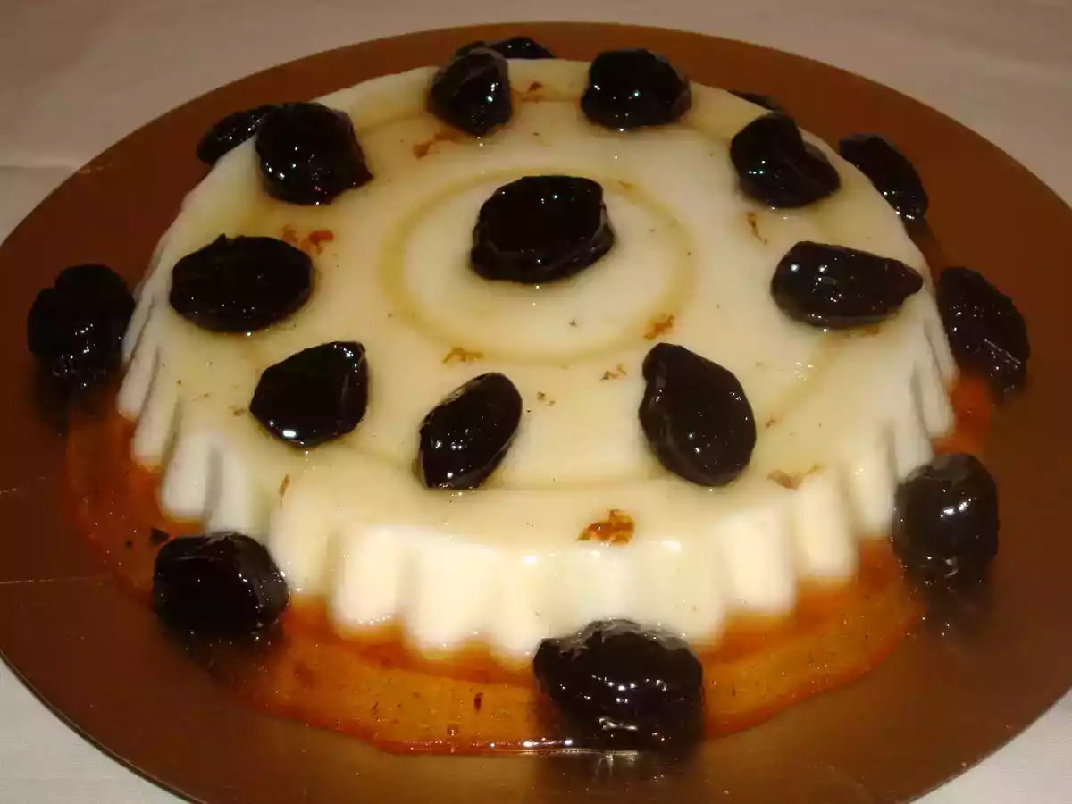 Manjar branco com calda de ameixa