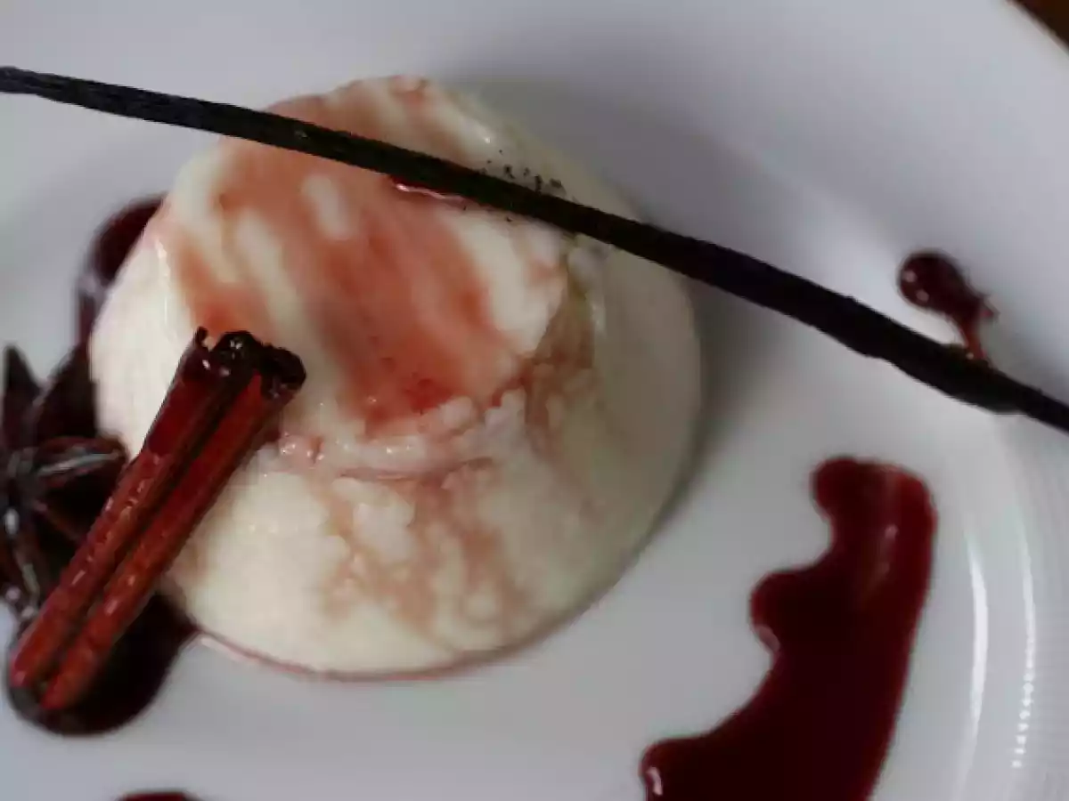 Manjar Branco com Calda de Vinho do Porto e Especiarias