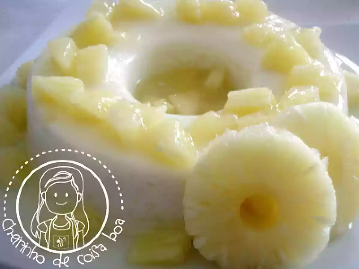 Manjar de coco com calda de abacaxi