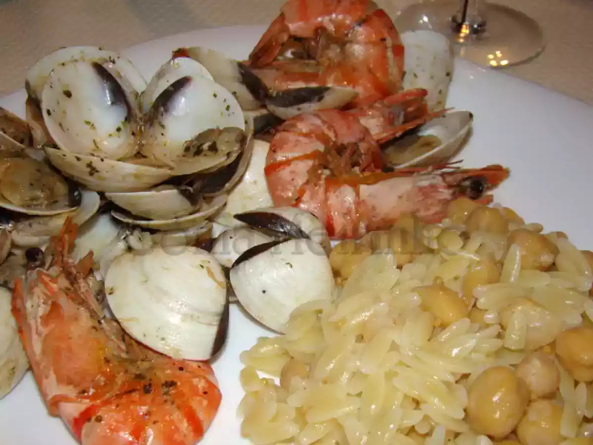 Mariscada de Camarão e Amêijoas acompanhado de Massas Pontinha
