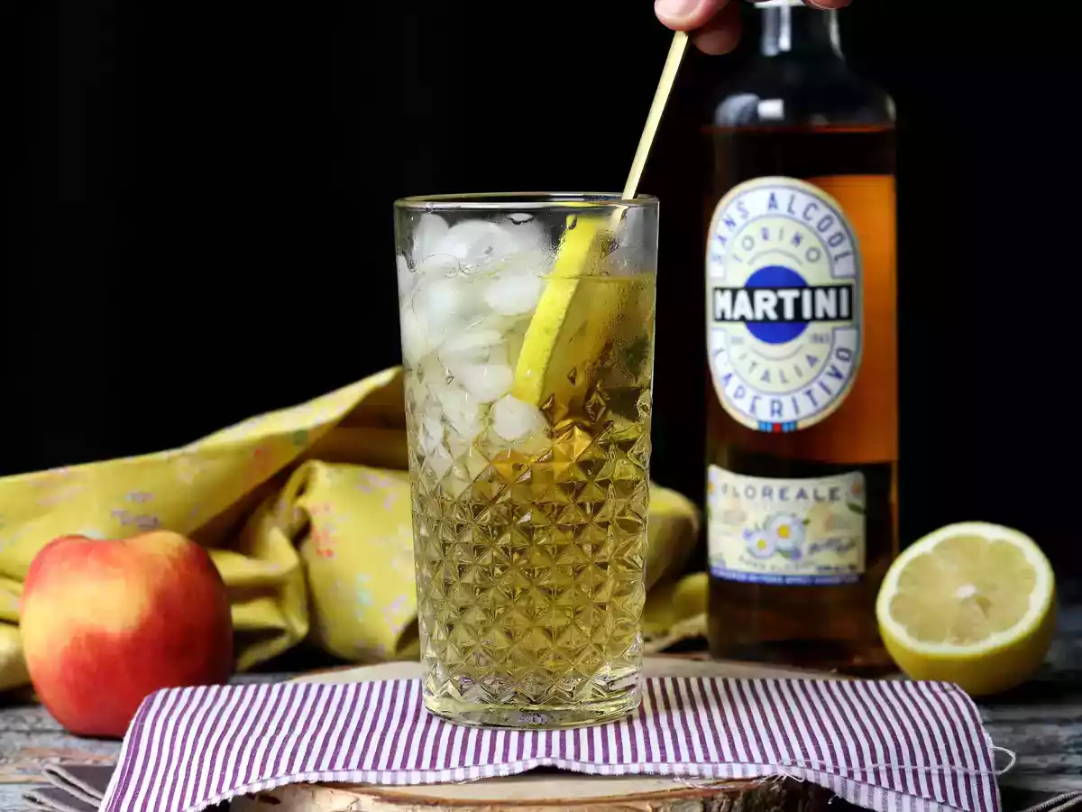 Martini Spritz sem álcool, um coquetel doce e floral para o aperitivo - foto 3