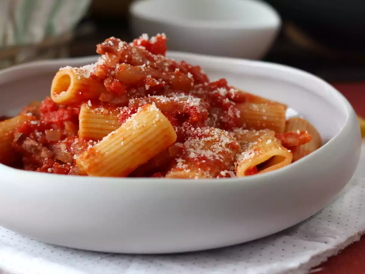 Massa alla amatriciana, a tradicional receita italiana, passo a passo - foto 2