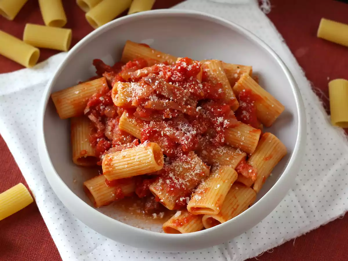 Massa alla amatriciana, a tradicional receita italiana, passo a passo - foto 3