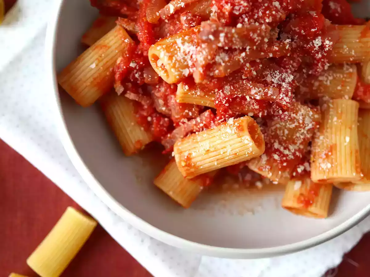 Massa alla amatriciana, a tradicional receita italiana, passo a passo - foto 4