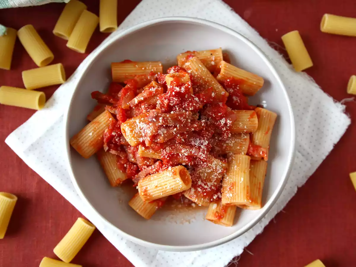 Massa alla amatriciana, a tradicional receita italiana, passo a passo - foto 5