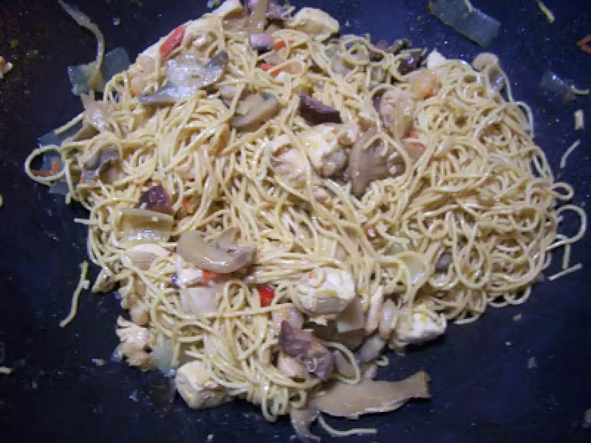 MASSA CHINESA COM FRANGO NA WOK - foto 2