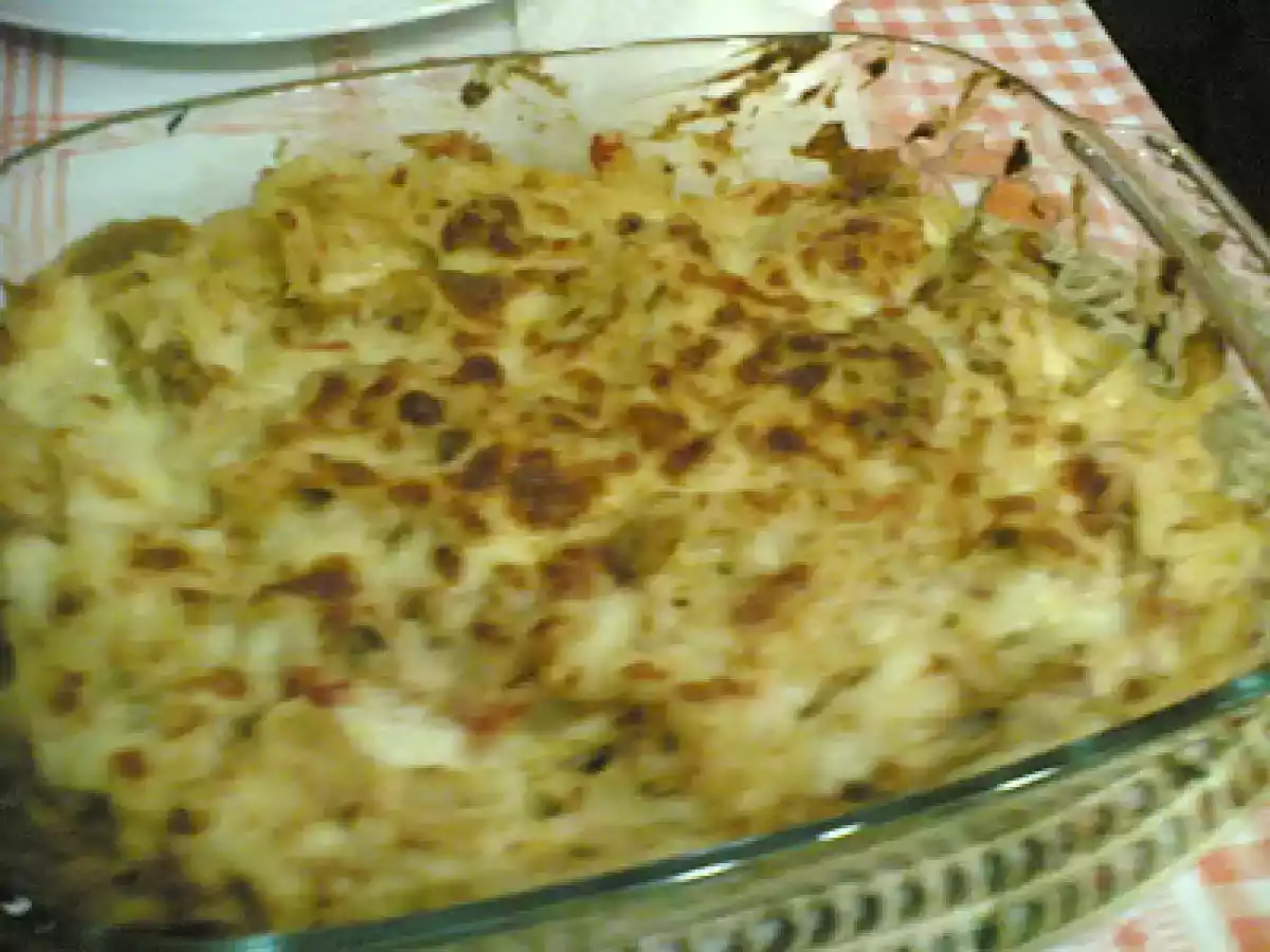 Massa com atum e molho béchamel no forno