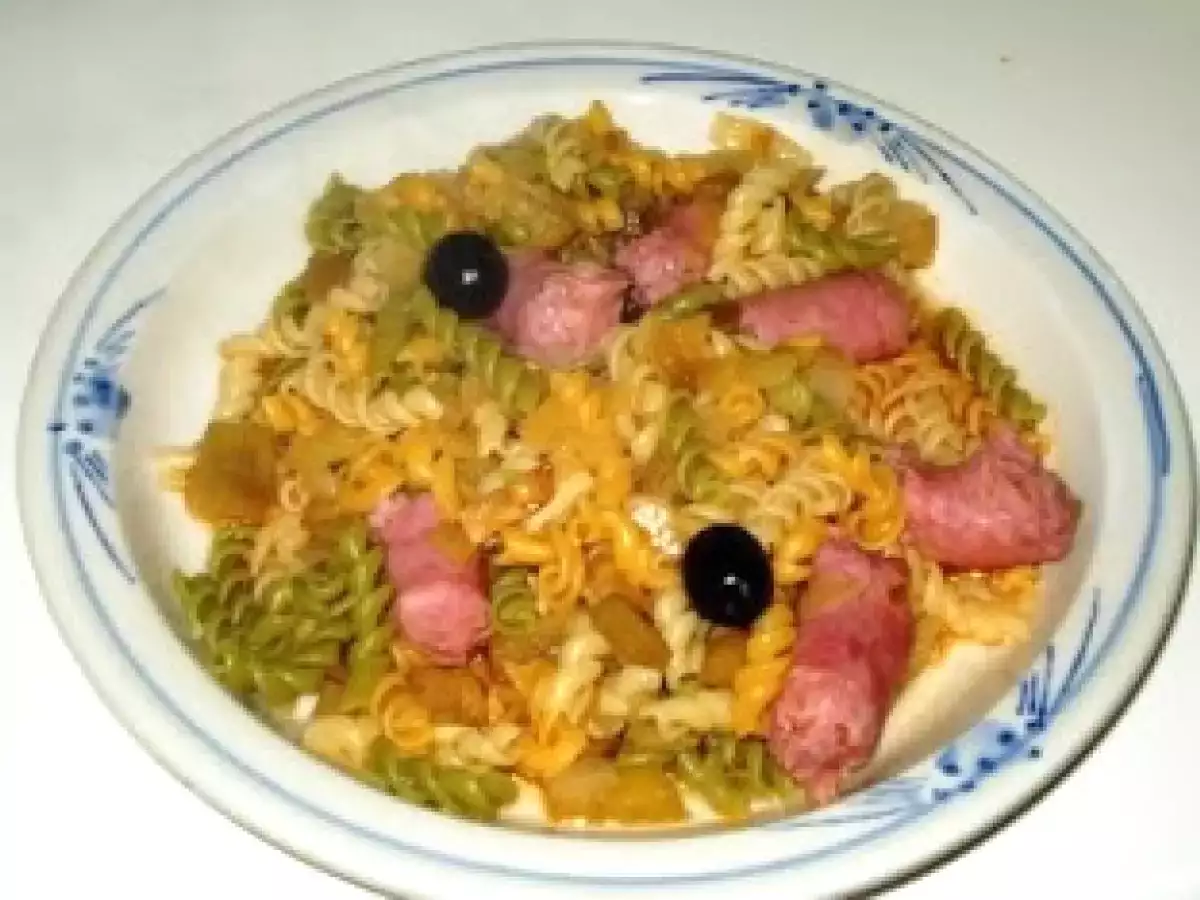 Massa com beringela e salsichas