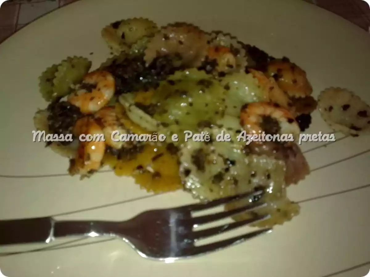 Massa com Camarão e Paté de Azeitonas pretas