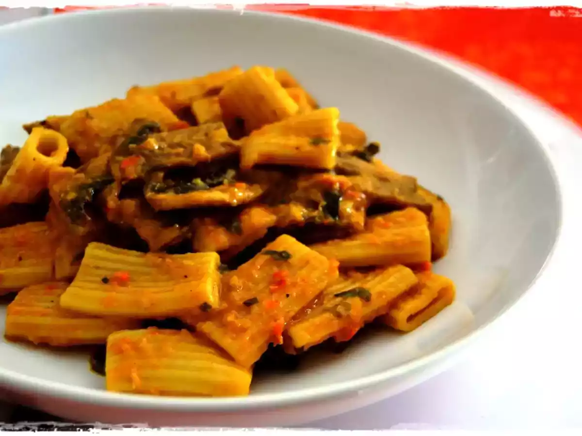 Massa com caril de cogumelos (Vegetariana)