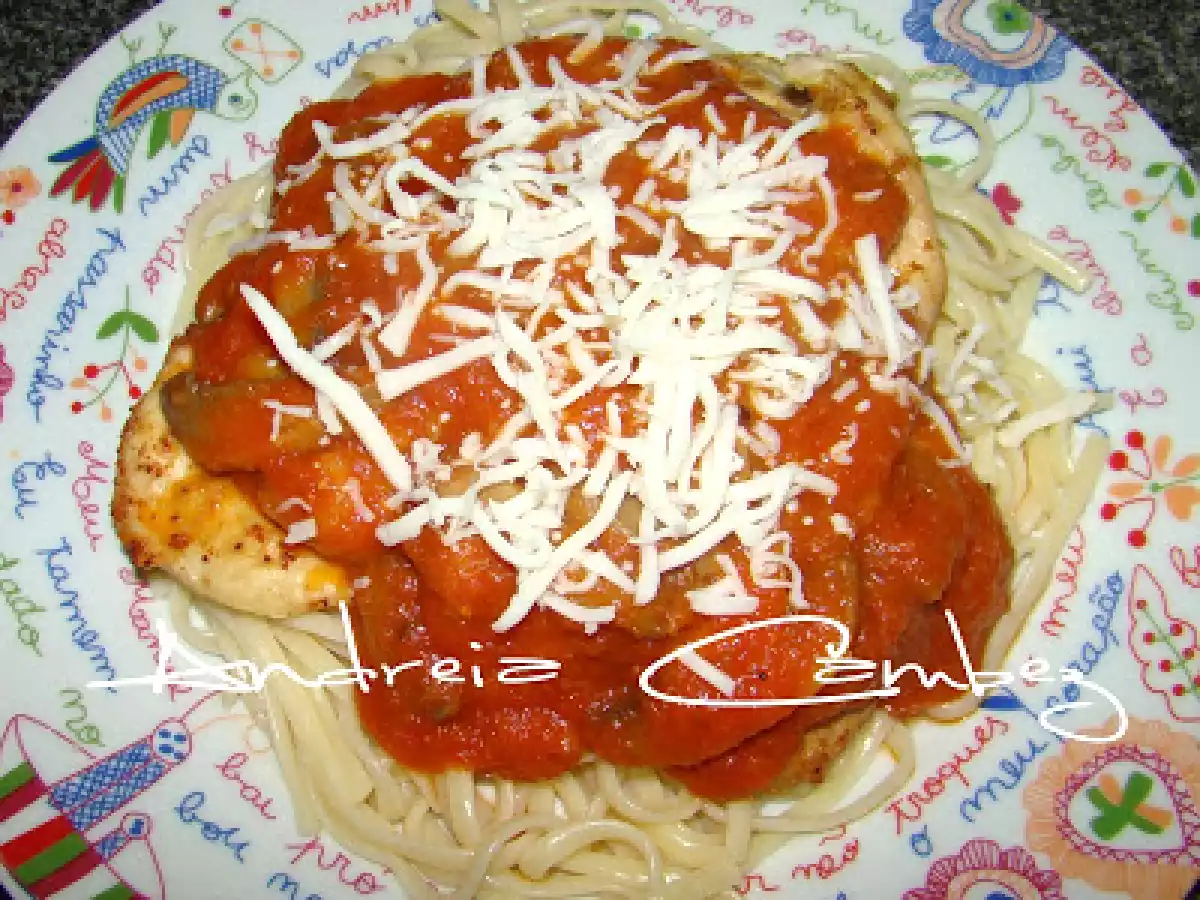 Massa com frango e molho de tomate com cogumelos - foto 2