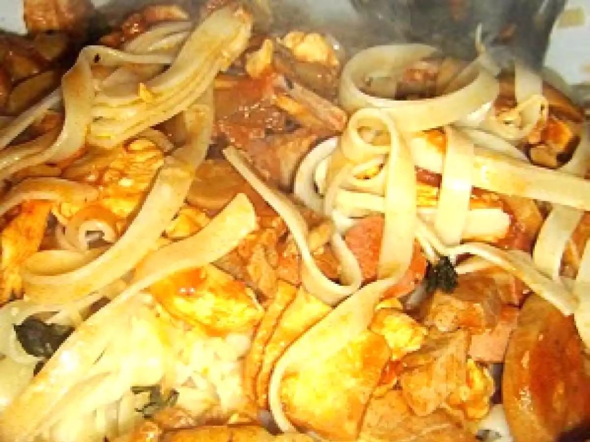 Massa com frango e salsichas - foto 2