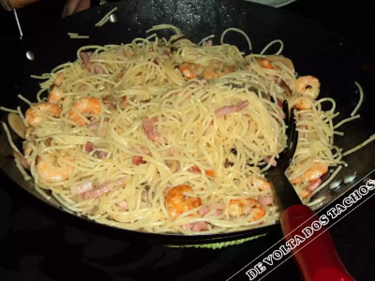 MASSA COM GAMBAS PICANTES À D.