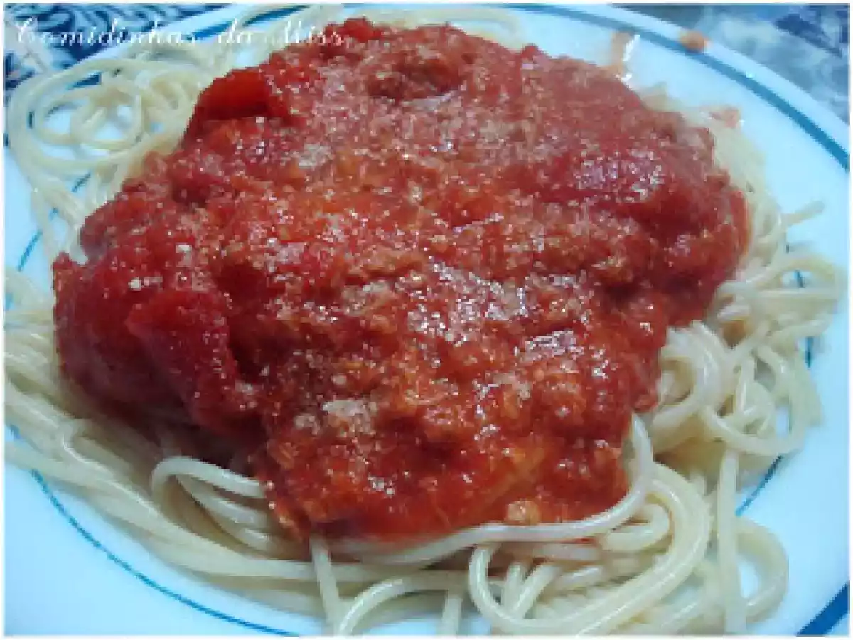 Massa com molho de tomate