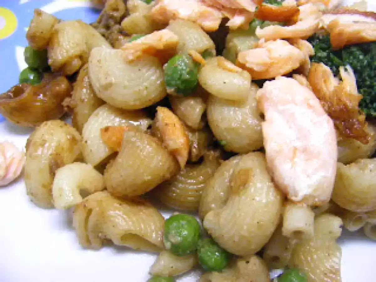 Massa com tahin, legumes e lascas de salmão = the perfect combination