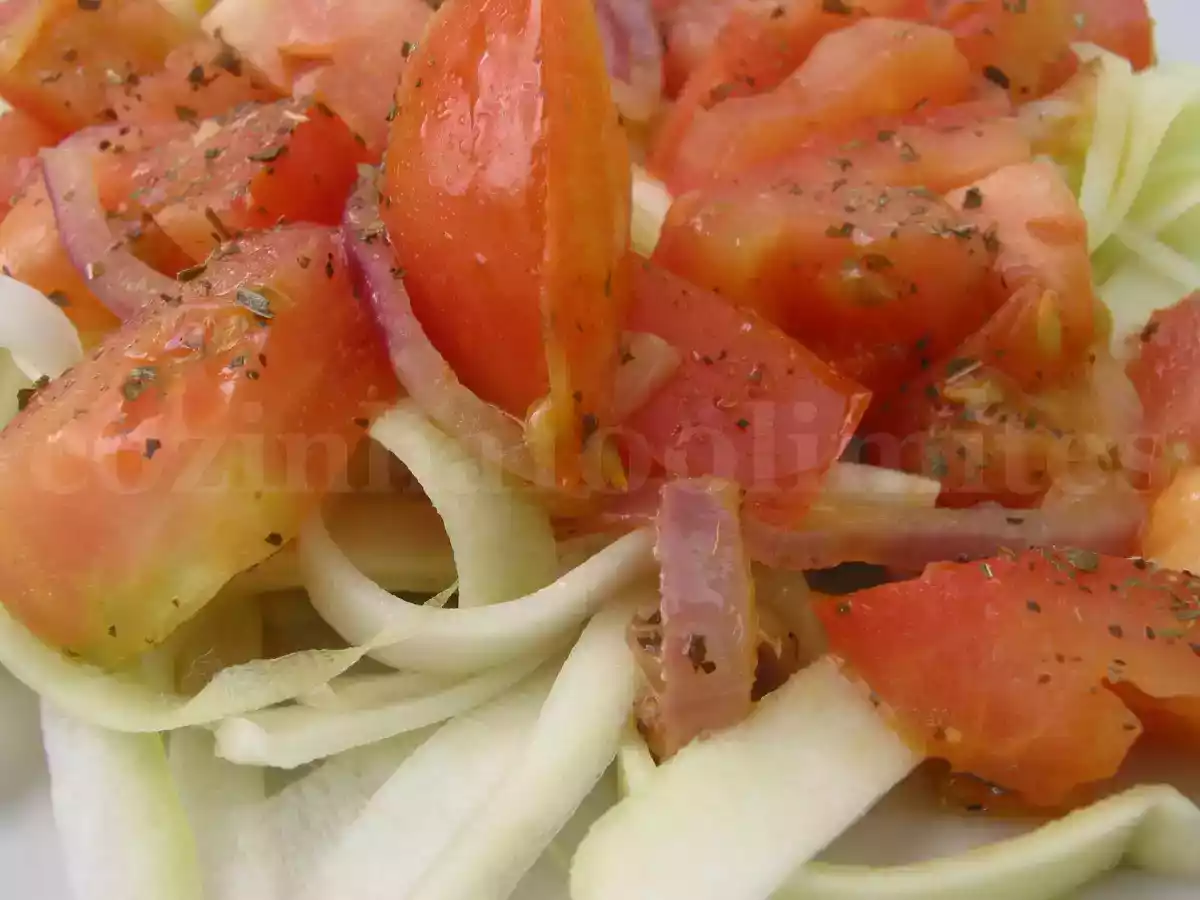 Massa de Courgette Com Molho de Tomate