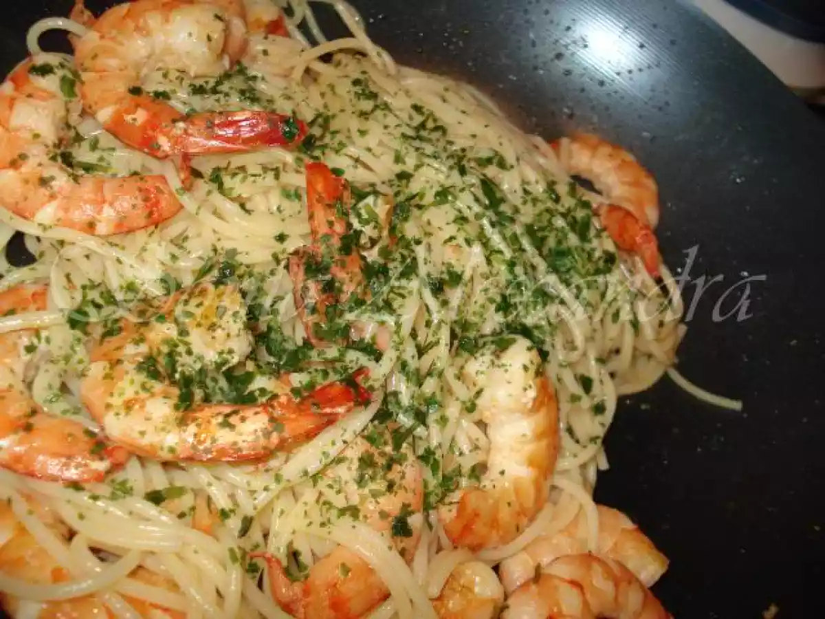 MASSA DE GAMBAS POLVILHADA DE COENTROS... - foto 2