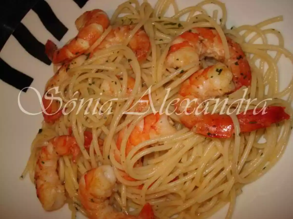 MASSA DE GAMBAS POLVILHADA DE COENTROS... - foto 3