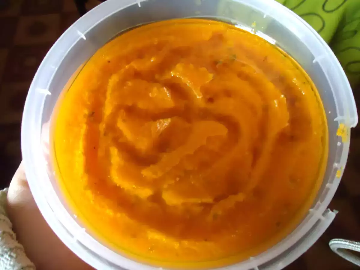 Massa de pimentão laranja e oregãos