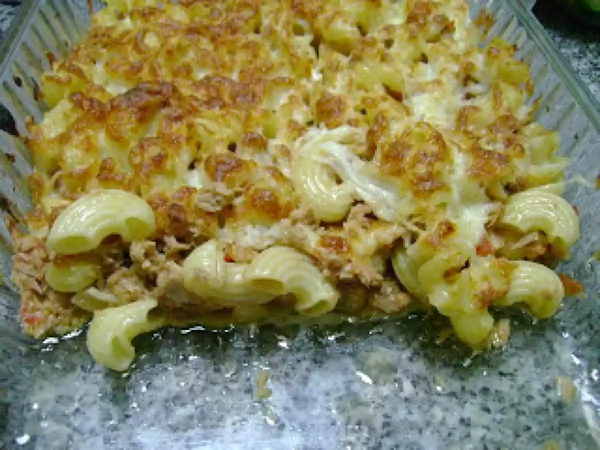 Massa gratinada com atum