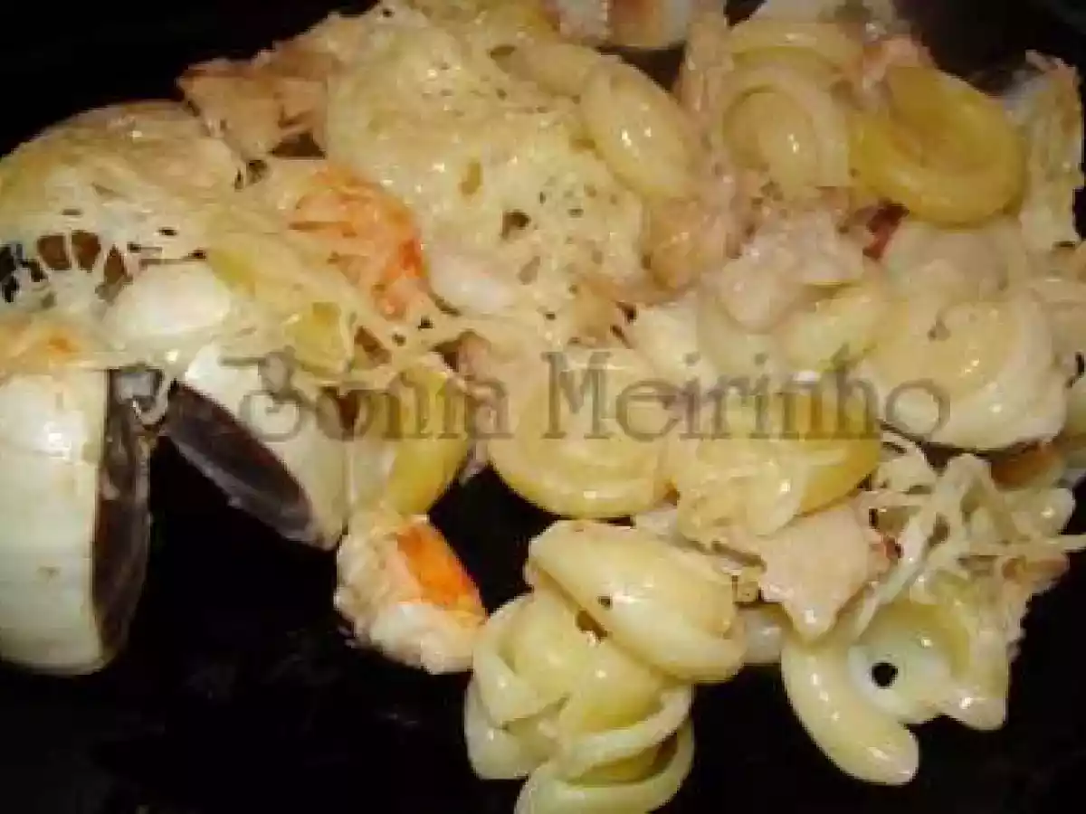 Massa Gratinada com Pescada e Marisco - foto 2