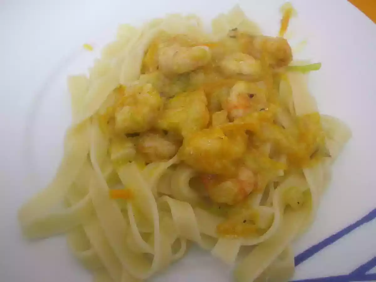 Massa Tagliatteli com Camarao e Iogurte Natural