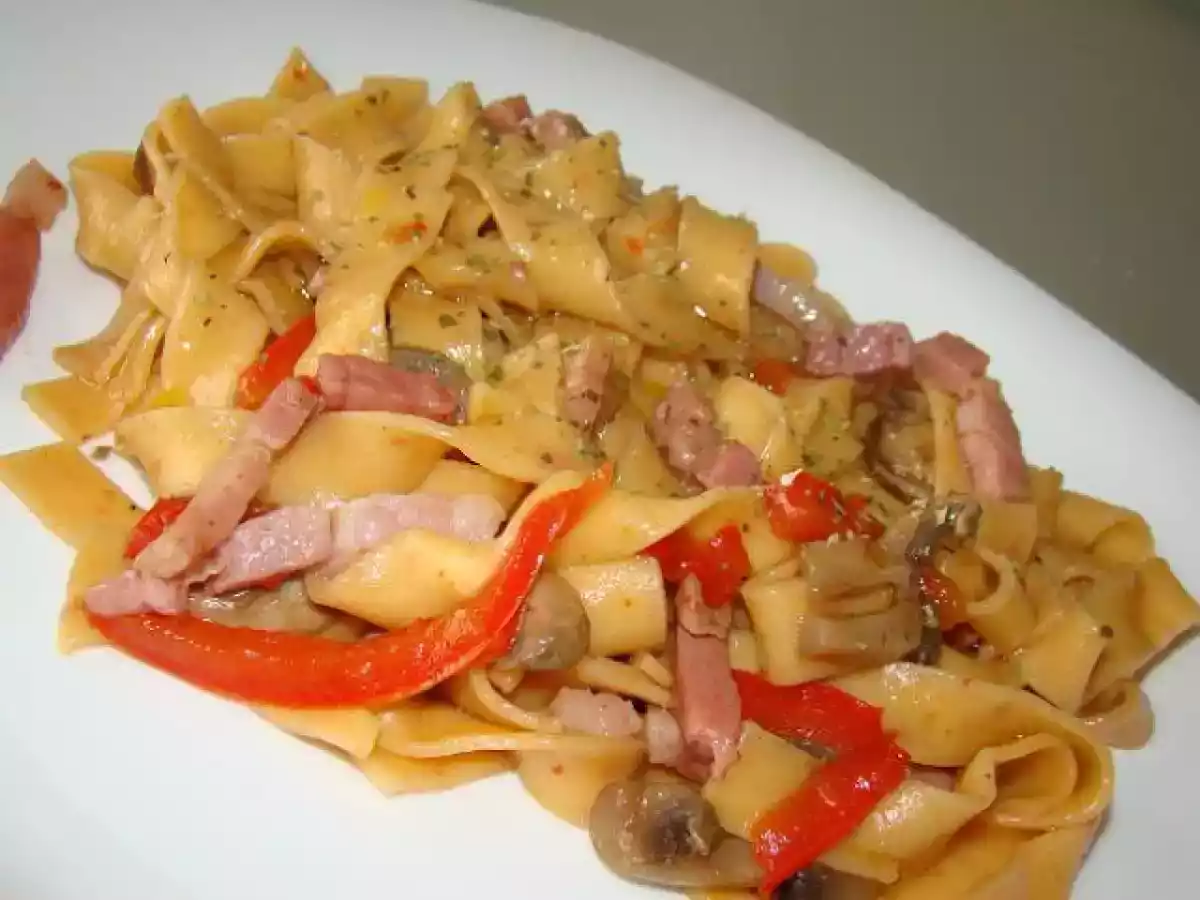 Massada de Talharim de Malagueta com Cogumelos Frescos, Bacon e Pimento - foto 8