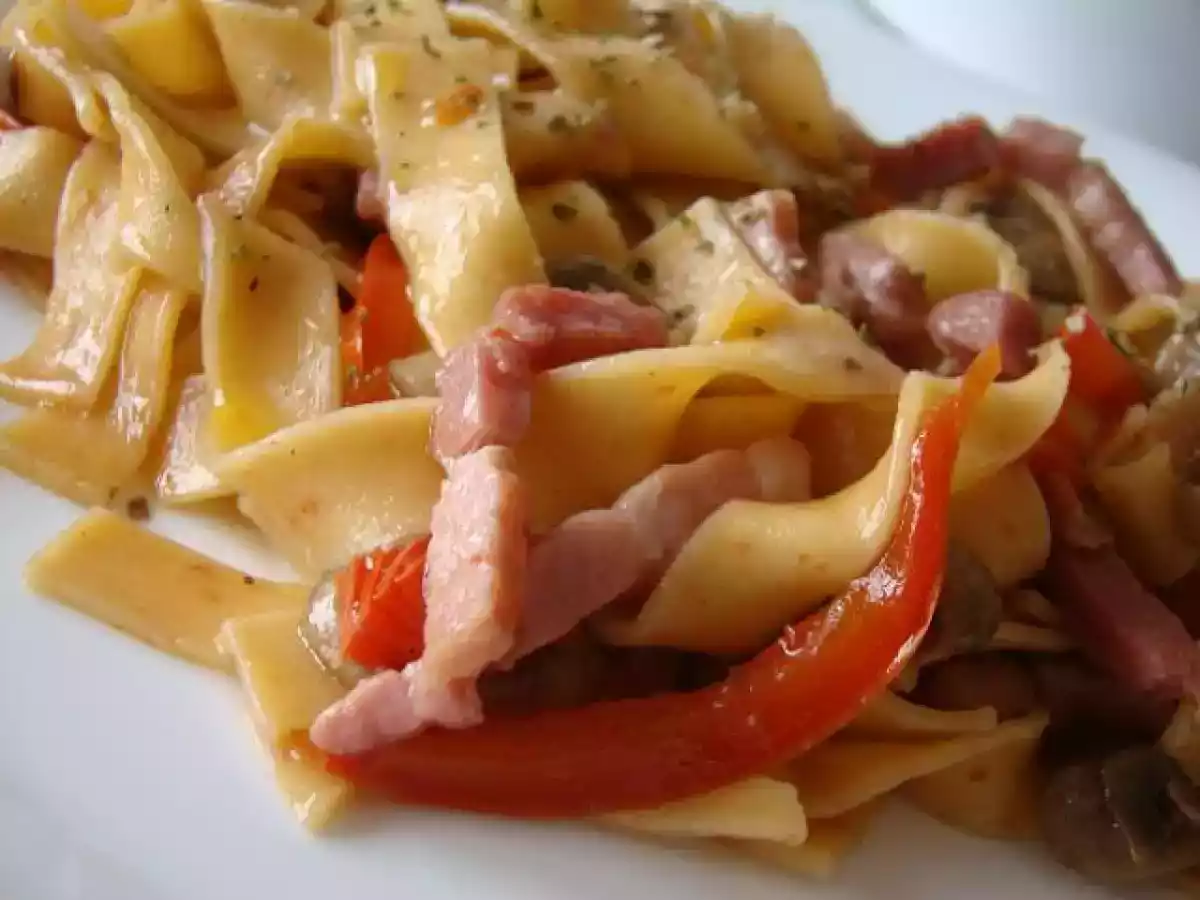 Massada de Talharim de Malagueta com Cogumelos Frescos, Bacon e Pimento - foto 10