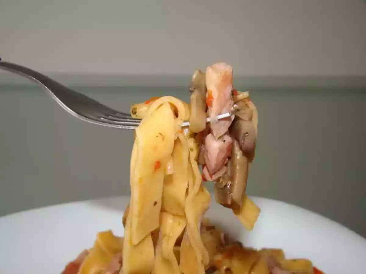 Massada de Talharim de Malagueta com Cogumelos Frescos, Bacon e Pimento - foto 11