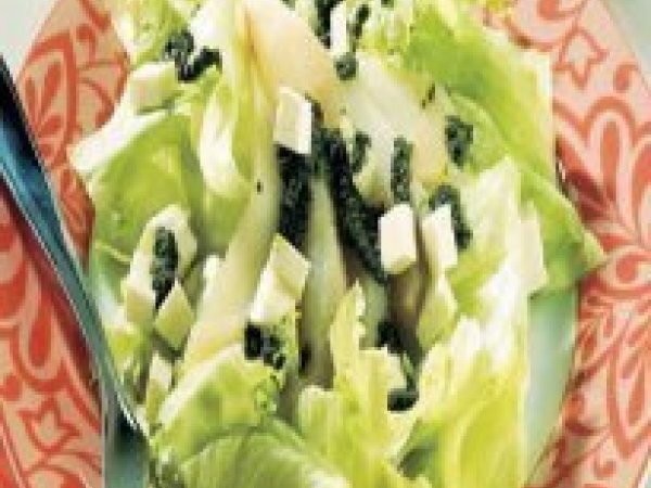 Salada de alface, pêra e pesto de hortelã Salada de alface, pêra e pesto de hortelã